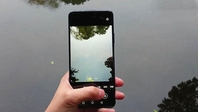 华为荣耀▲一言不合交朋友？荣耀V30Pro再跌新低价，友商或招架不住！