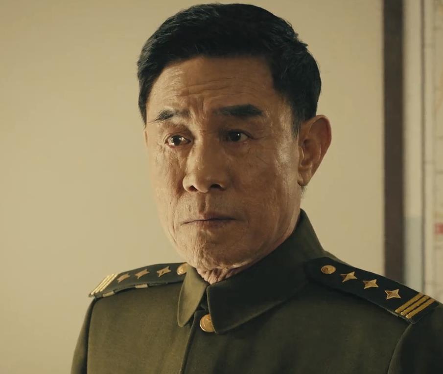 谢宁：《燃烧》谁是内鬼？周伟隐藏20年，儿子周浩宇惨死，让他悔不当初