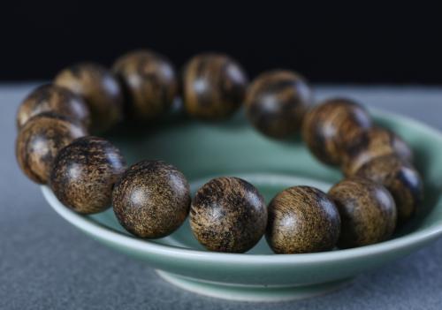 「沉香」盘点常见的三种木质手串和他们的替身演员