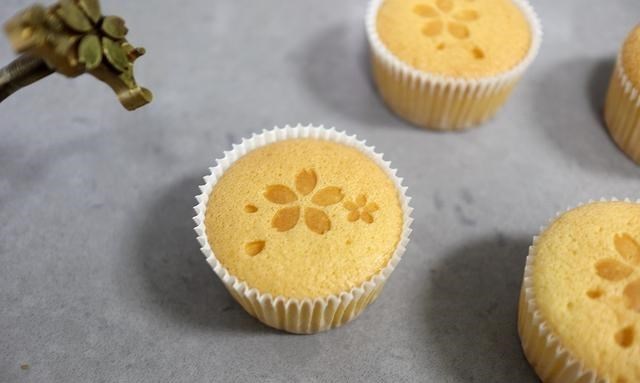 海绵蛋糕▲全蛋打发海绵蛋糕,比戚风易上手,零失败,平整不开裂,香甜细腻