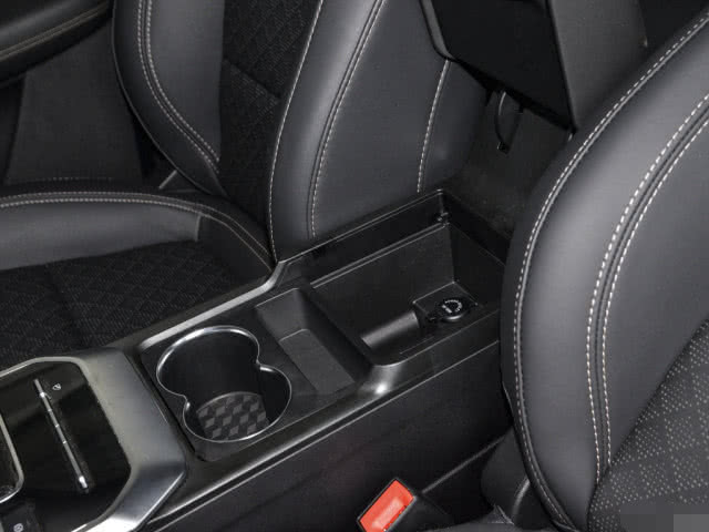 『瑞虎8』奇瑞开打长城，后排堪比两米大床，配3D影像，8.88万