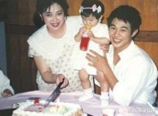 李连杰|李连杰抛弃大肚子原配, 转身娶利智, 你以为移情别恋, 背后藏着秘密