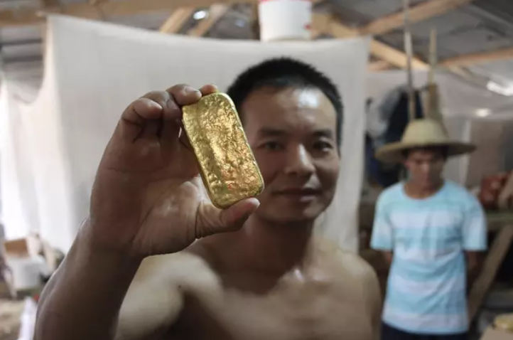 【加纳】血汗、暴富、枪战：疫情中在非洲淘金的中国人，正以命相搏