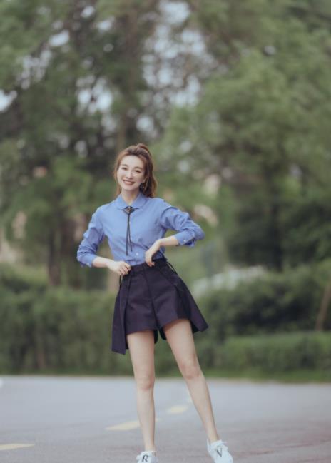 吴昕|还以为吴昕是“独自美丽”，当她卸完妆，网友：难怪相亲失败
