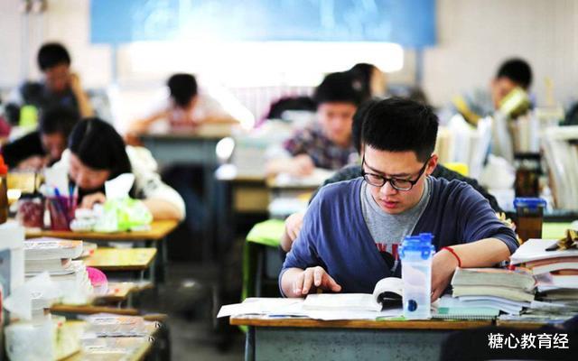 填报志愿|这名高考生的滑档令人嘘唏不已,本科分只能读专科,网友:太虐心