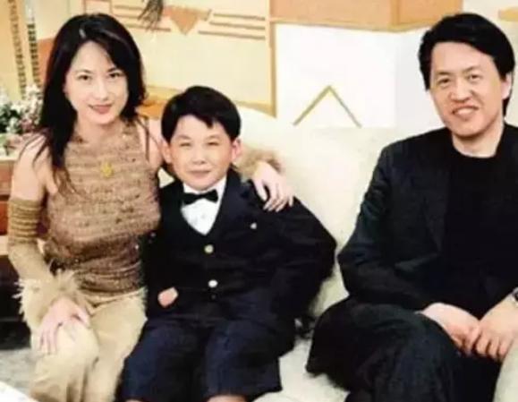 戈伟如▲戈伟如的两位前夫：一个愿给10亿分手费，一个放言养她一生