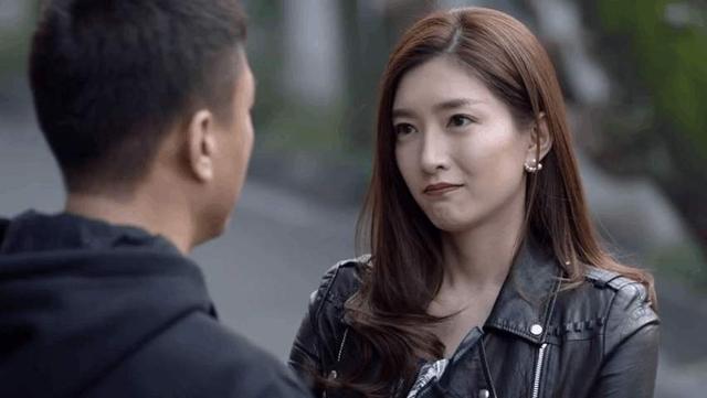 江疏影|为什么江疏影就是不红?你看童瑶抢了她的C位她下意识做了什么?