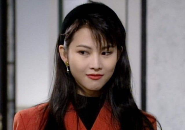 『发型』不同脸型都有适合的发型，长脸不适合高马尾，圆脸留丸子头超好看