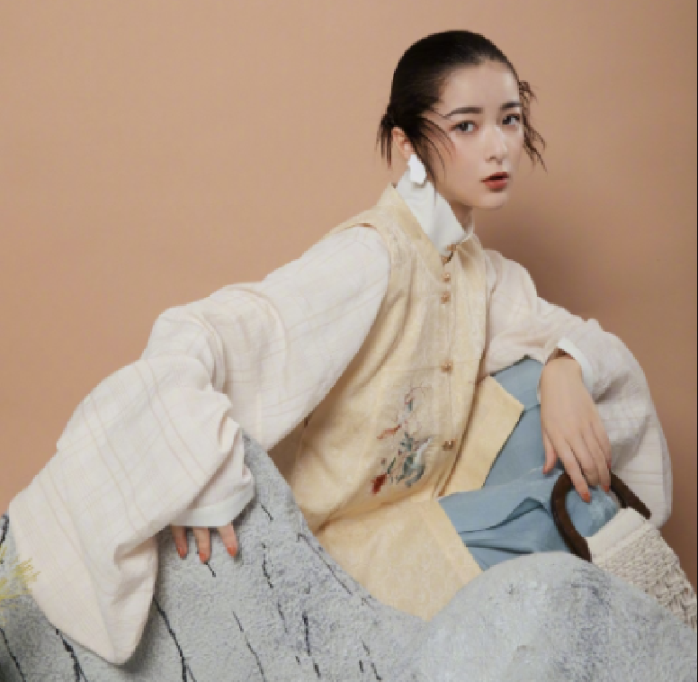 [吴磊]和吴磊关系最好的四朵金花，前三位都已成一线明星，唯独她不温不火