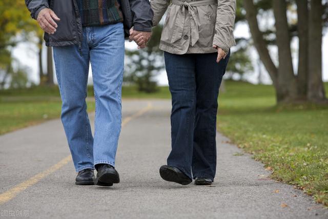 运动|多走路可以降血糖？专家提醒：过了50岁，这3事或比运动更有效