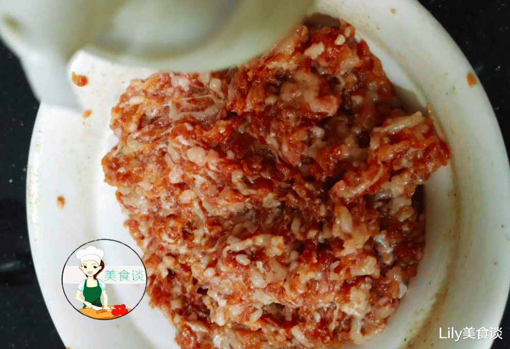 『饺子』夏天，包饺子别再用韭菜了，用它鲜甜脆嫩，一咬满嘴爆汁，吃撑了