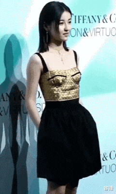 「张子枫」这还是当初因为斜方肌被全网嘲的张子枫么？生图都美的让人咋舌