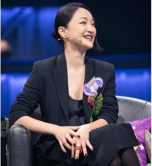 周迅|她是“三金影后”第一人，被打掉门牙却桃花不停，40岁终成家