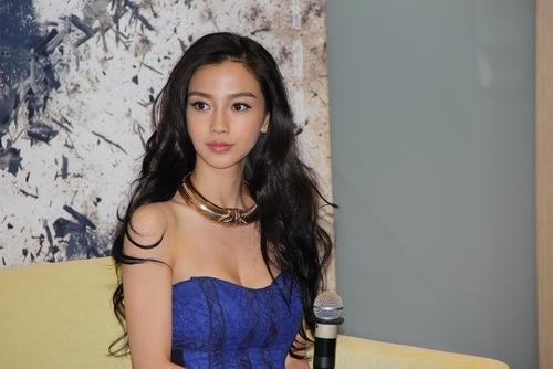 『Angelababy』?杨颖有多撩人?当她10年前的旧照曝光后,网友:晓明哥眼光不赖啊