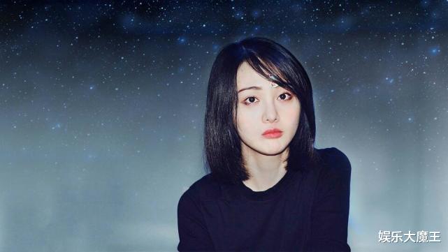 郑爽|曝郑爽现身北京台录退圈声明，现场照曝光，郑爽表情沉重似低头忏悔