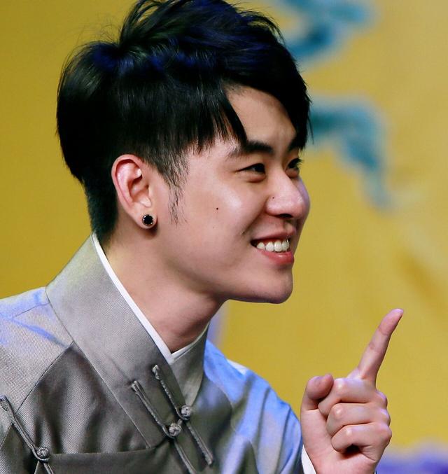 『张云雷』张云雷的太平歌词，一副御子板儿，唱出属于自己的故事（上）