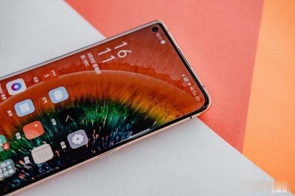 |手机市场平淡无奇？同质化时代的特色手机推荐