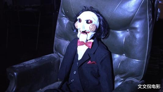 「电锯惊魂」成本仅120万,却收割全球1.03亿票房,《电锯惊魂》为什么如此经典?