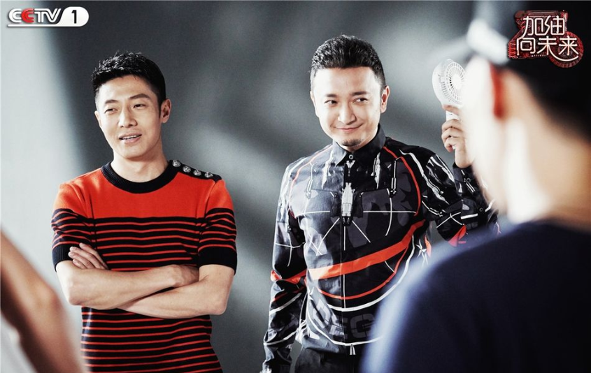 撒贝宁|央视主持人再晒合影！康辉稳坐C位，撒贝宁遭尼格买提故意P图