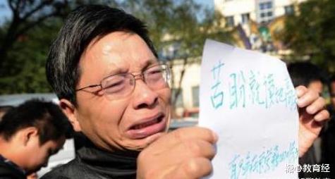 大学|女儿考上985大学，看到录取专业父母却笑不出来，亲戚：复读吧