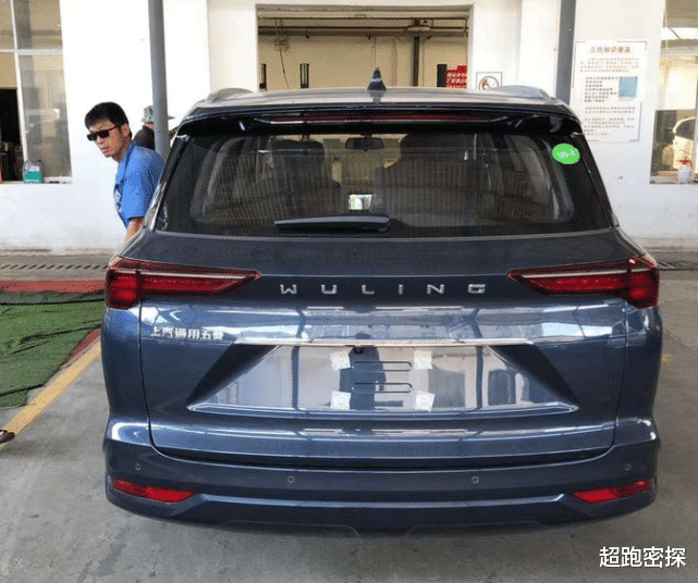 五菱|五菱首款银标MPV已现身，2米8轴距+6座布局，比宝骏系列实用！