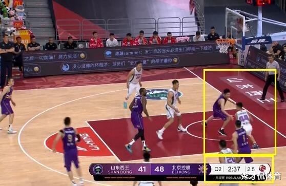 陈培东：追风少年！山东新星3秒奔袭28米连过5人上篮，杨毅：裁判还漏判犯规了
