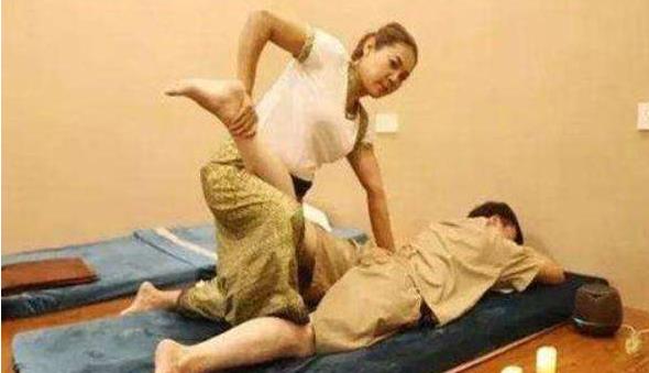 #泰国#泰国最有名“毒奶”服务，一次40分钟，游客体验后：真是过瘾！