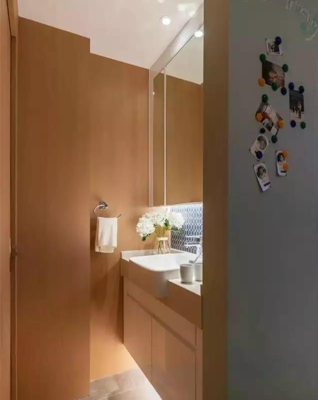 「」35岁大龄剩女啃老和父母挤28㎡，老房脏乱差，父亲被迫离家