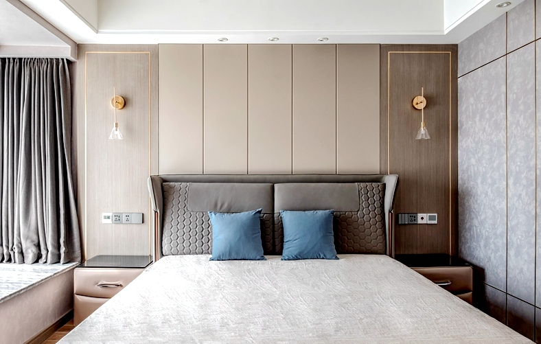 ▲125平三室两厅轻奢风案例，金属门质感与隐形式开槽拉手，超实用