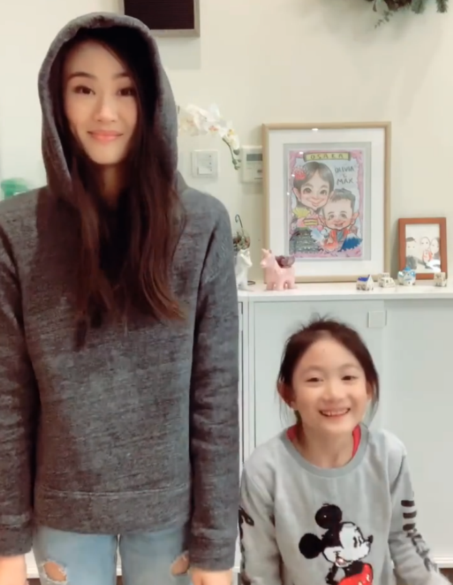 奥莉|李小鹏女儿奥莉长开了，五官长相神似妈妈，“高级脸”我爱了