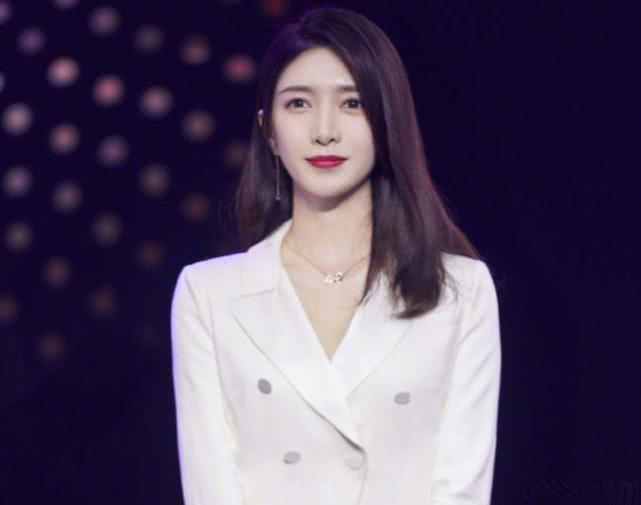 江疏影：江疏影卸完妆有多真实？助理不开美颜就拍照，说是换了个人我也信