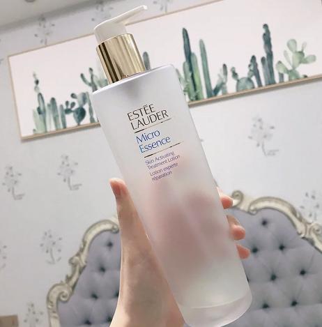 「痘痘」适合混油痘痘肌妹纸们的肤质的化妆水推荐：打造通透水润的皮肤