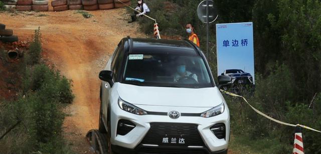 本田CRV|丰田又成功了！四驱性能超过CR-V，油耗百公里4.3L