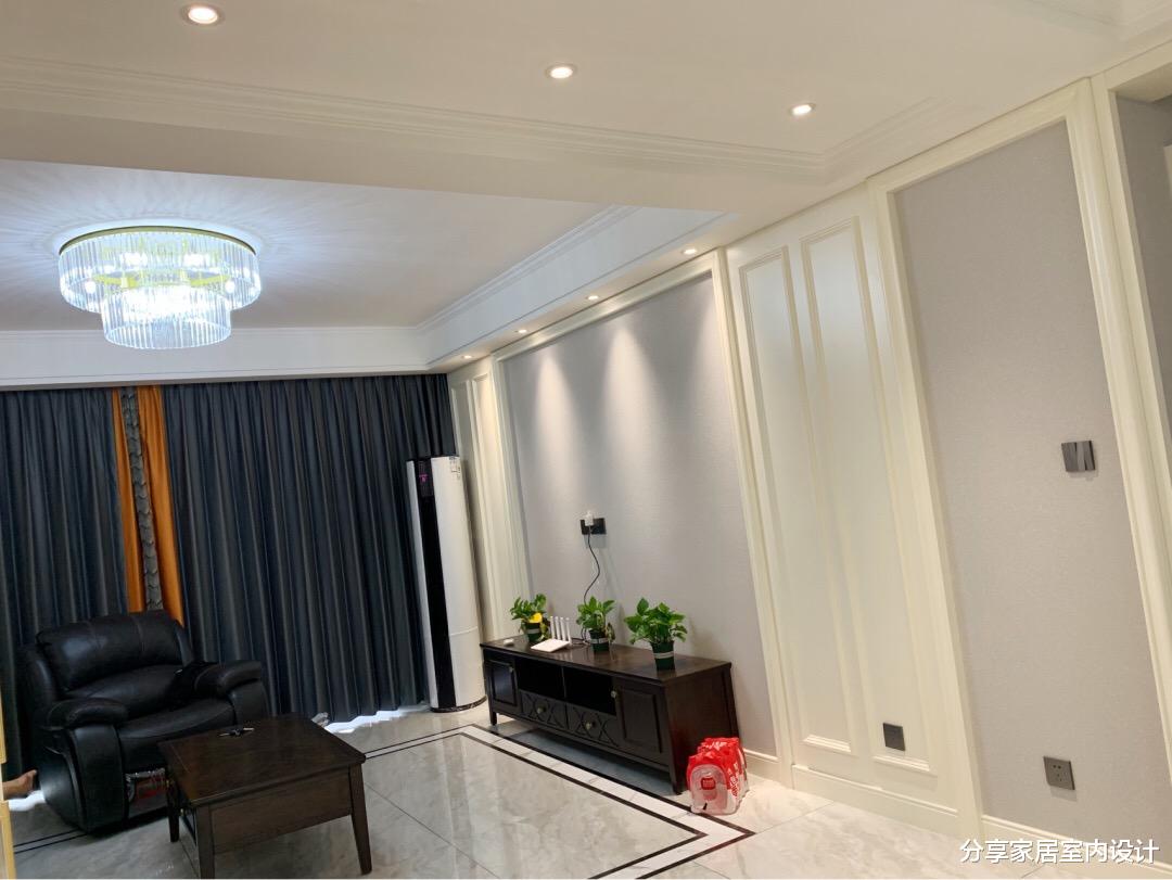 @装修美式轻奢风格,墙上做护墙板非常喜欢,入户鞋柜非常实用!