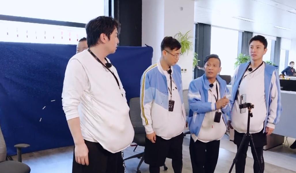 宋小宝▲《极限挑战》宋小宝多次提出要吃饭，节目组态度让人寒心