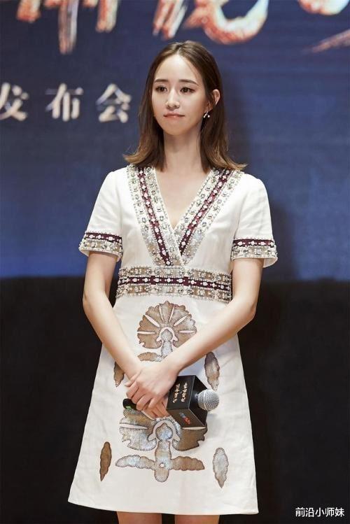 穿衣搭配|张钧甯换个发型老10岁!穿衣再时尚也拉不回来,真的小心呢