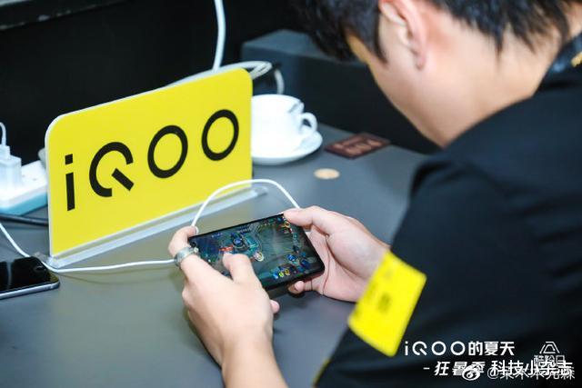 iqoo|iQOO 5超能竞速来袭!120W+120Hz+More令你大开眼界