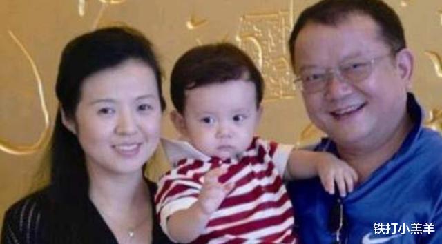 王刚|71岁王刚不敢退休，三婚妻子每月花销超百万，宝贝儿子刚满10岁