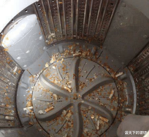 「」钓鱼钓上来的，不知道值多少钱，请问大家这东西是啥？哈哈