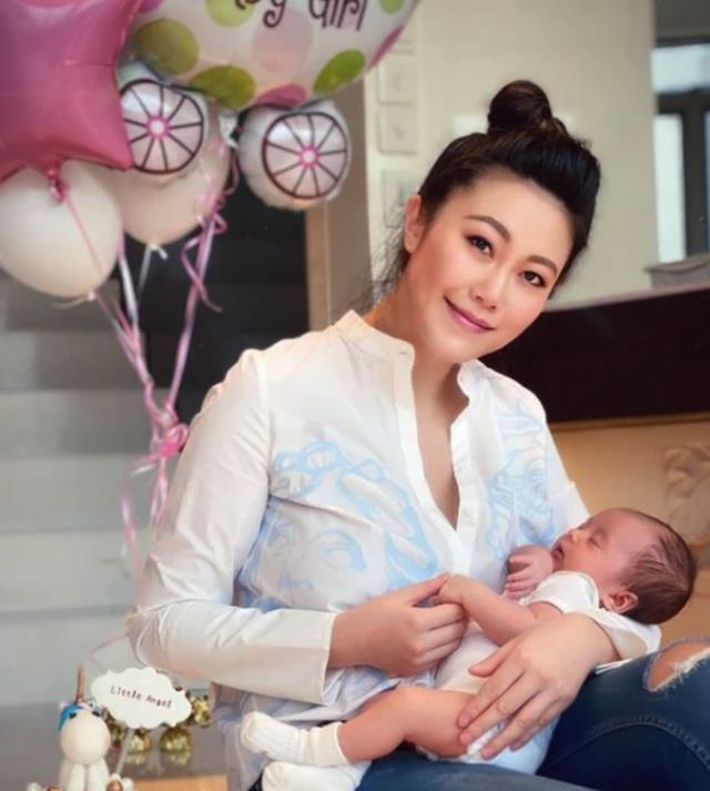 饼饼身边事 34岁香港名媛抱5个月女儿坠楼身亡,死亡真相爆出,女儿生父成谜