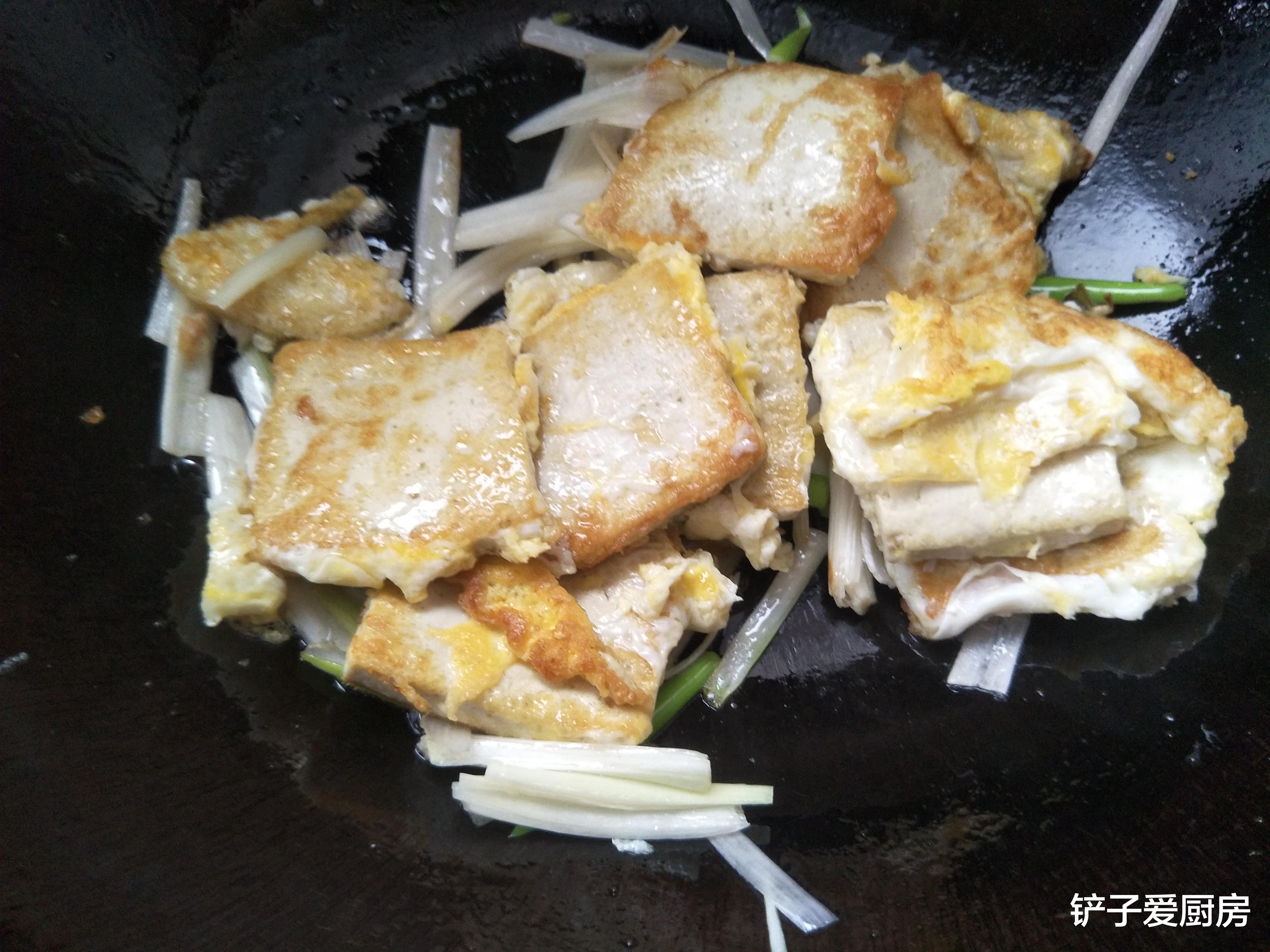 豆腐|烧豆腐时，直接下锅容易碎，多加1步，豆腐完整又好吃