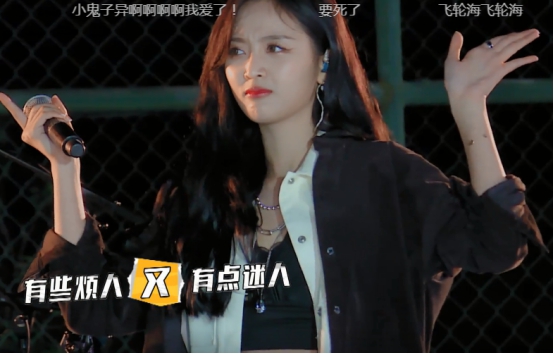 王琳凯|王琳凯唱情歌《只对你有感觉》，台风酷炫燃炸舞台，单膝下跪帅呆