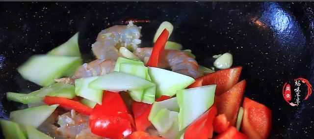 『西兰花』这菜是“蔬菜之王”，维生素种类最全，但是清洗不干净，等于吃虫卵