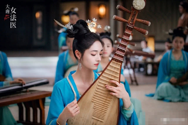 赵丽颖@《有匪》杀青，赵丽颖为何感到压力？原因竟是剧中的两位女配角