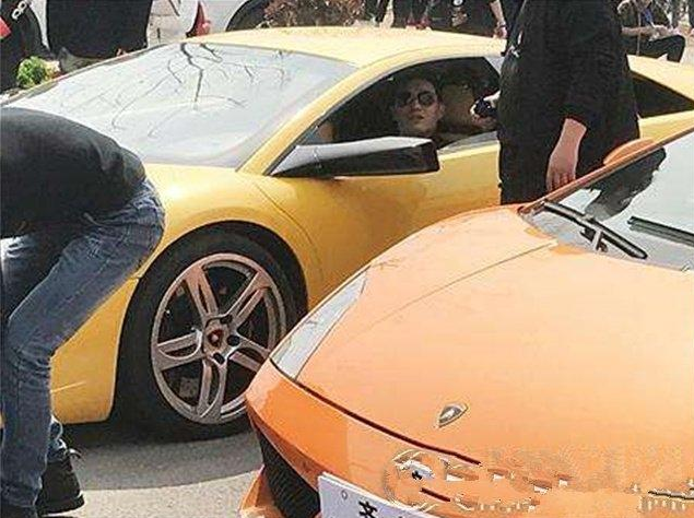 「谢孟伟」“嘎子哥”现状曝光,开兰博基尼参加聚会,美娇妻颜值赛天仙!