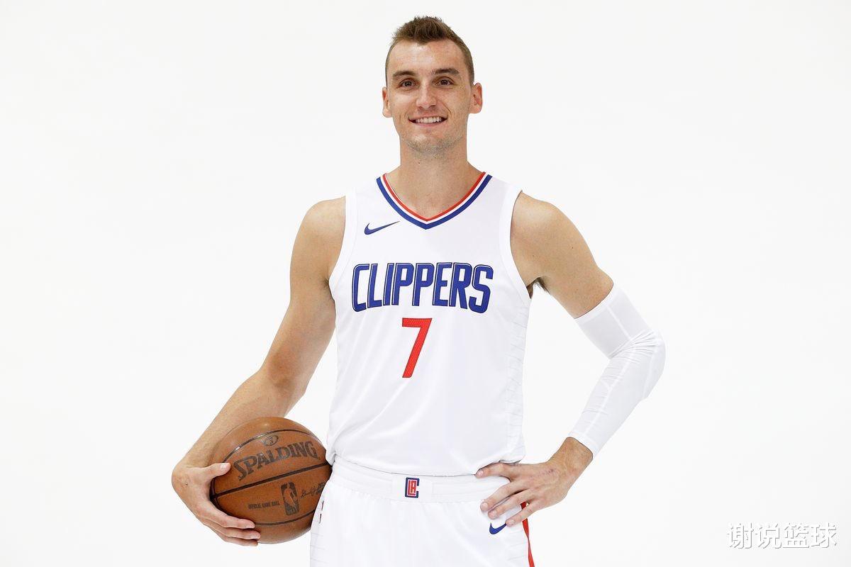 【火箭队】火箭8人交易的最大输家?3年被弃4次,他本有望成休城锋线答案