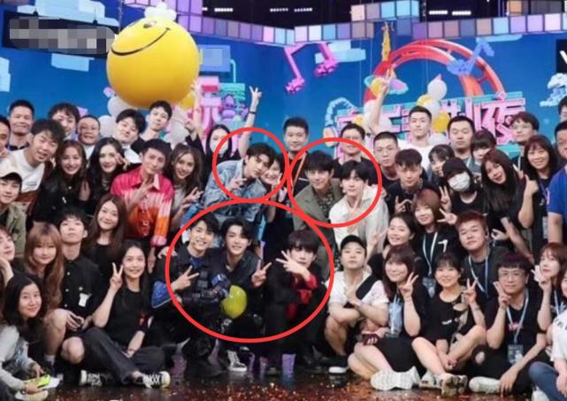 r1se|《快本》主持人迎来决赛，R1SE入围两员大将，大合影站位暗藏玄机？