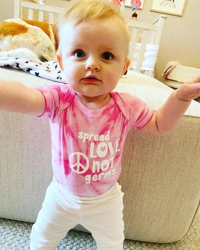 #特朗普#女儿照样能养老！特朗普被坑伊万卡匆忙救场，儿子却还在家逗孩子