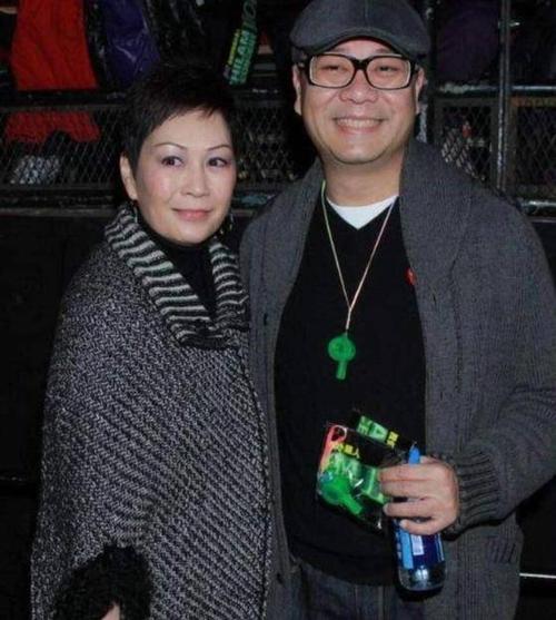 #欧阳震华#娶了赌王女儿，一辆车开8年至今还在用，剧组还找他借车