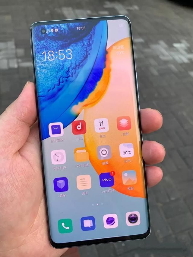 |最近想换手机,比较在意颜值和拍照,有什么推荐的吗?